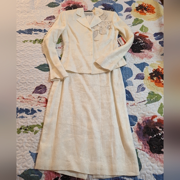 Margon Linen Suit - Picture 1 of 7